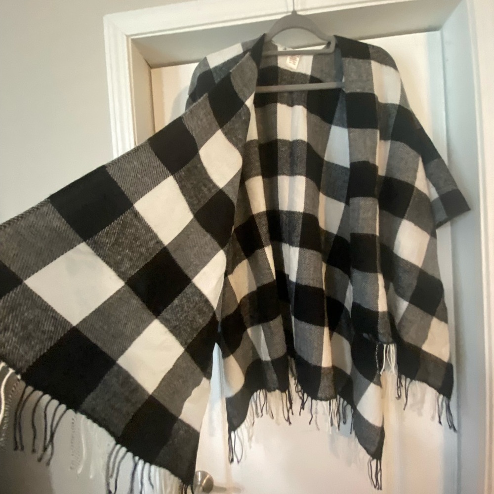 Plaid Black and White Open poncho/Wrap